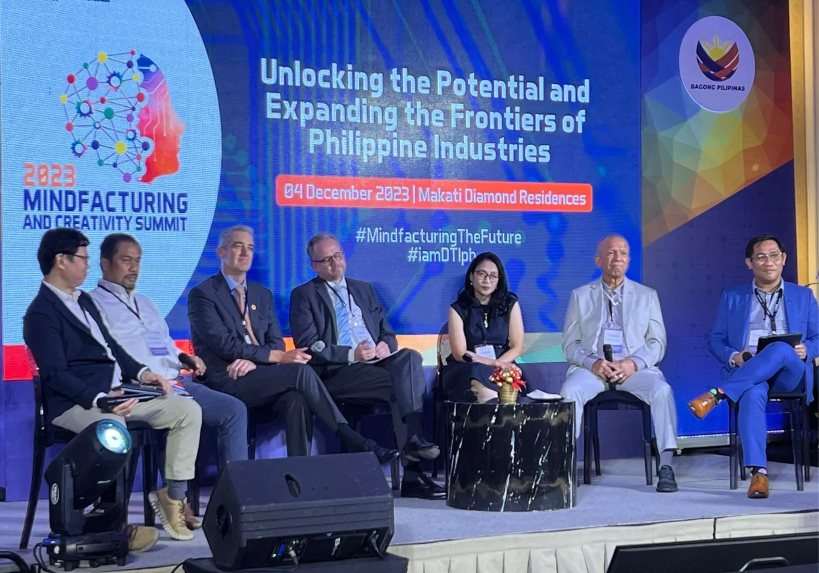 DTI Secretary Fred Pascual signs MOU with SeeMeSOL at the 2023 Mindfacturing and Creativity Summit