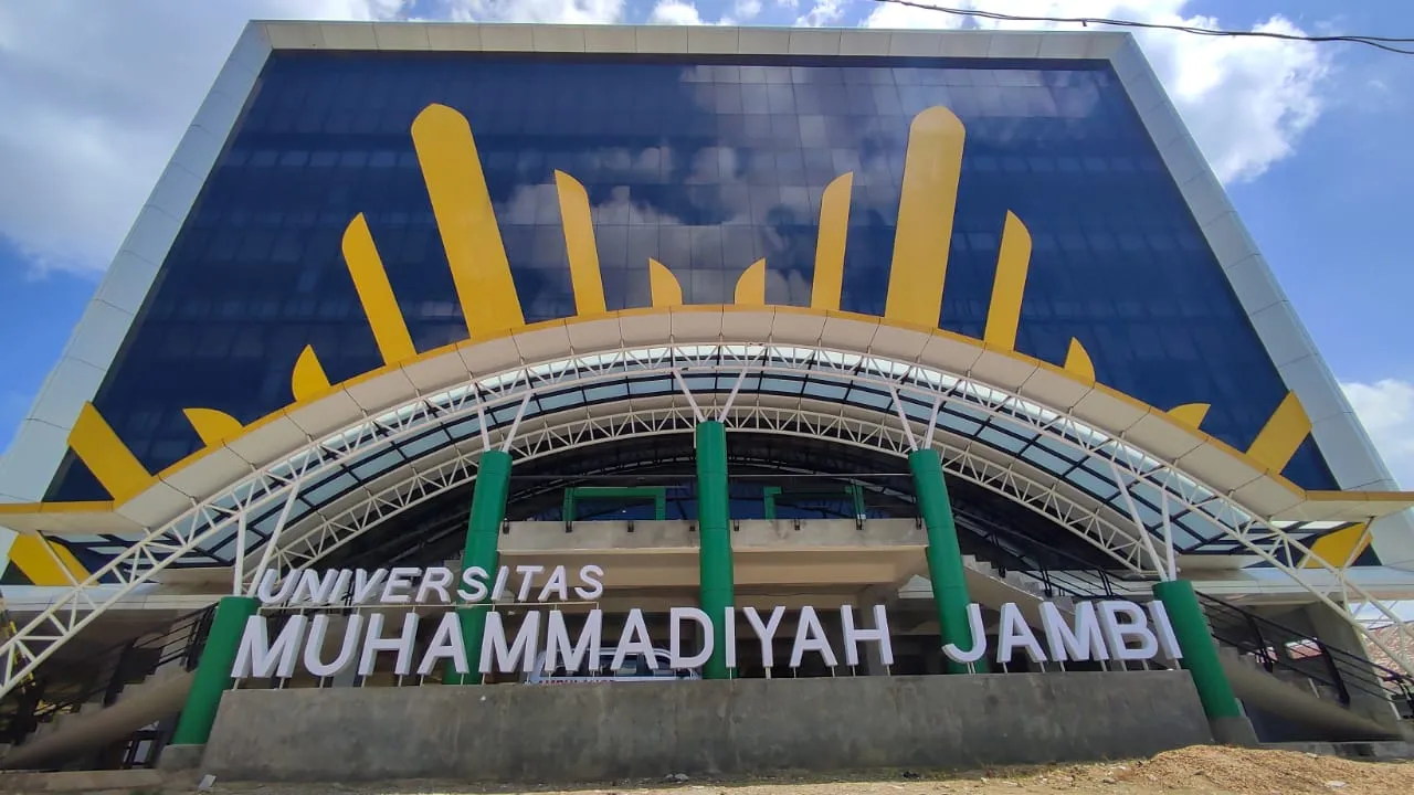 Dr. Arniwita, Career Center Head at Universitas Muhammadiyah Jambi